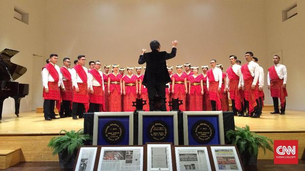 Batavia Madrigal Singers (BMS) saat memamerkan kemampuan yang membawa mereka jadi juara di Spanyol.