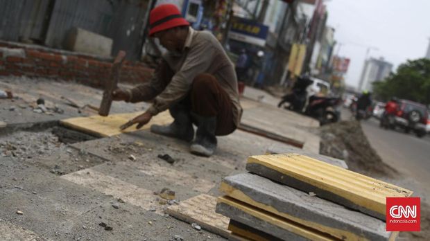 Pemerintah Juga Turut Serobot Trotoar (EMBARGO)