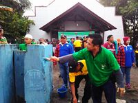 Terharu, Relawan Pembersih Masjid Bantu Rapikan Gereja Oikumene Samarinda