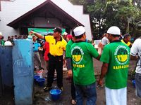 Relawan Masjid Ikut Rapikan Gereja di Samarinda Pasca Bom: Ini Toleransi