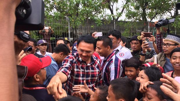 Blusukan di Pademangan, Ahok Diberi Semangat oleh Warga