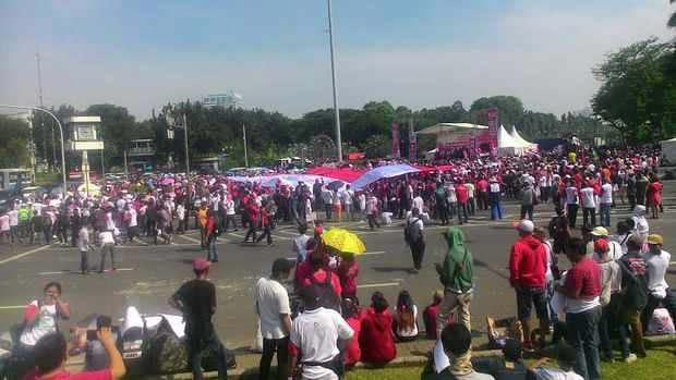 Meriahnya Parade Bhinneka  Tunggal  Ika  Kibarkan Merah 