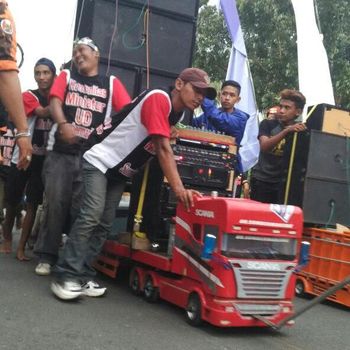 Konvoi 5000 Truk  Mini di Malang  Telorkan Rekor Muri