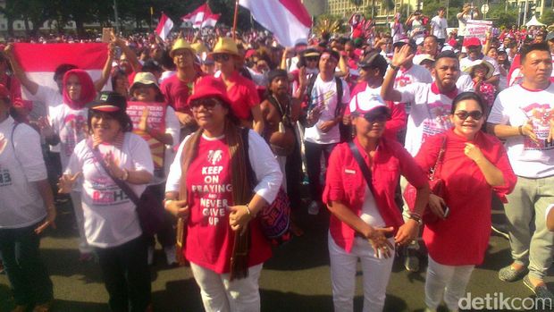 Meriahnya Parade Bhinneka  Tunggal  Ika  Kibarkan Merah 