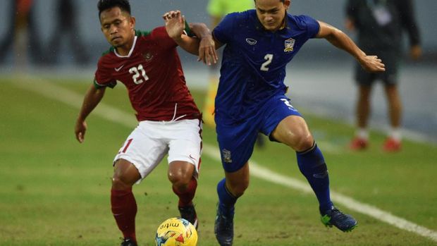 Andik Vermansah (kiri) menjadi salah satu pemain incaran klub-klub Asia Tenggara.