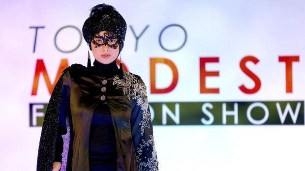 Tokyo sendiri, sebagaimana disebutkan Modest Show, merupakan pusat budaya Asia yang senantiasa mengkreasikan tren terbaru, tidak terkecuali busana wanita muslim.