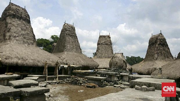 Mengenal Lebih Dekat Pemeluk Marapu