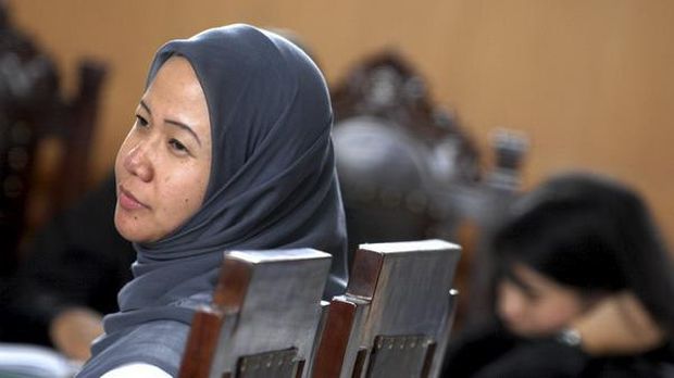 RS Omni tidak hanya memperkarakan Prita Mulyasari ke jalur pidana, tapi juga perdata. Hal itu memunculkan gerakan publik bertajuk 'Koin Peduli Prita'.