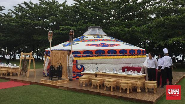 Ger merupakan tenda khas suku nomaden di Mongolia yang sudah jadi identitas nasional. (CNN Indonesia/Lesthia Kertopati)