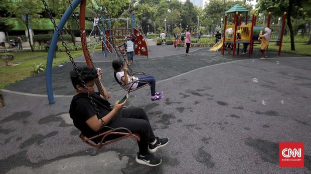 taman menteng biasa digunakan sebagai lokasi wisata di akhir pekan