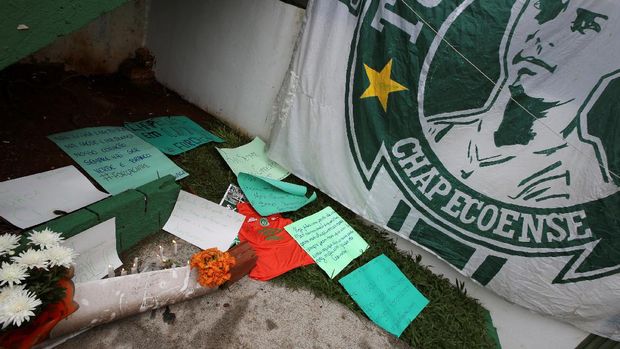 <i>Fans</i> Chapecoense Berkumpul dan Berdoa Bersama di Stadion