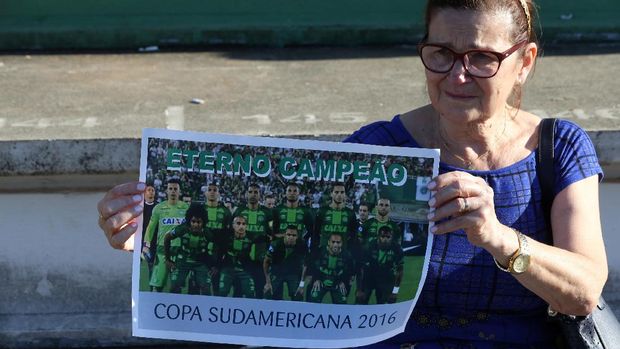 Sepatu Penanda Duka yang Dibawa-bawa Keluarga Para Pemain Chapecoense