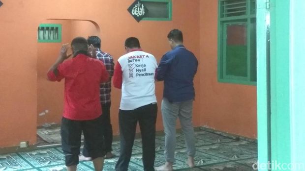 Saat Djarot Blusukan ke Durikosambi dan Lewati Spanduk Lawan 