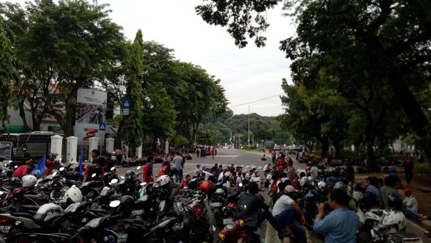 Buruh Parkir Motor di Tengah Jl Merdeka Barat, Begini Penampakannya