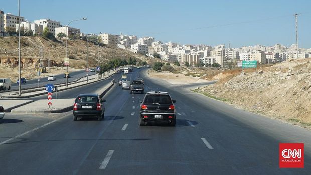 Kondisi lalu lintas kota Amman, Yordania.