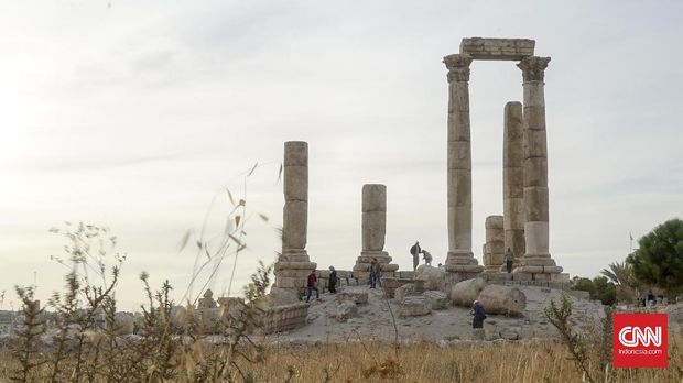 Kuil Hercules di Amman Citadel, Yordania.