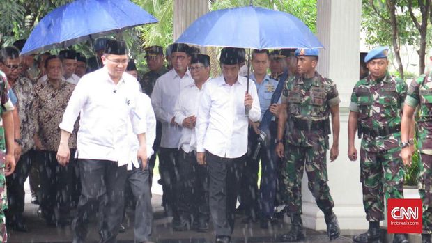 Membandingkan 'Manuver' Jokowi saat Aksi #411 dan #212