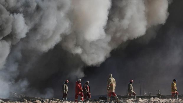 ISIS Ledakkan Kilang, Warga ISIS Hidup di Tengah Asap Beracun