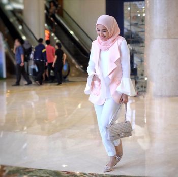 Foto 6 Selebriti Hijab Indonesia yang Cantik Berbaju Putih