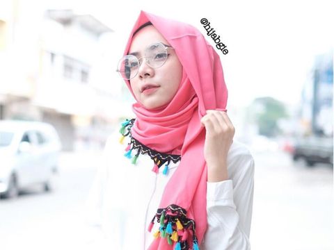 Trend Alert Jilbab  Rumbai  yang Dipakai Zaskia Sungkar 