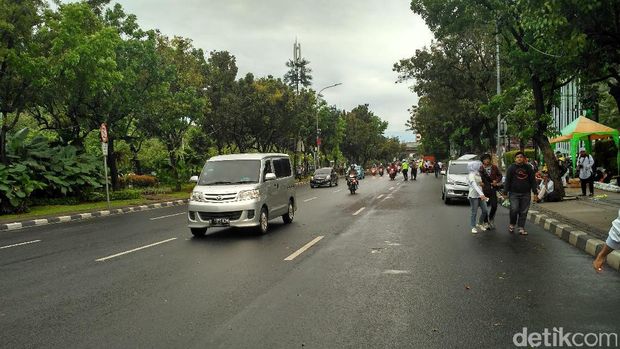 Massa Bubar, Jl Medan Merdeka Selatan Lancar dan Bersih dari Sampah