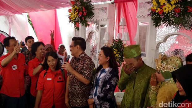 Kampanye Akhir Pekan, Cawagub Djarot Hadiri Acara Nikahan Warga