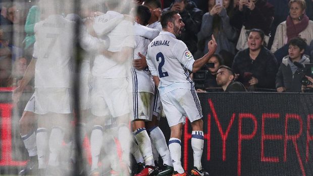 Tentang Acungan Jari Tengah Carvajal di Camp Nou