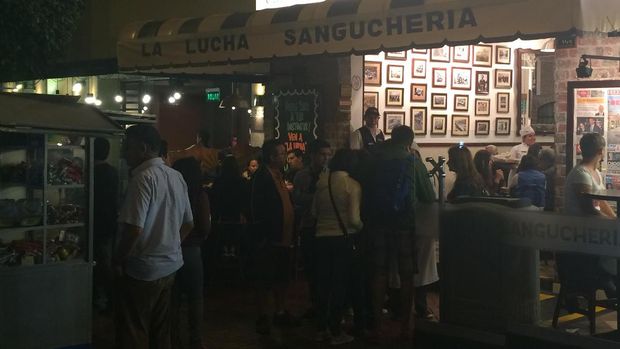 Ramainya kedai (Angga Aliya/detikTravel)
