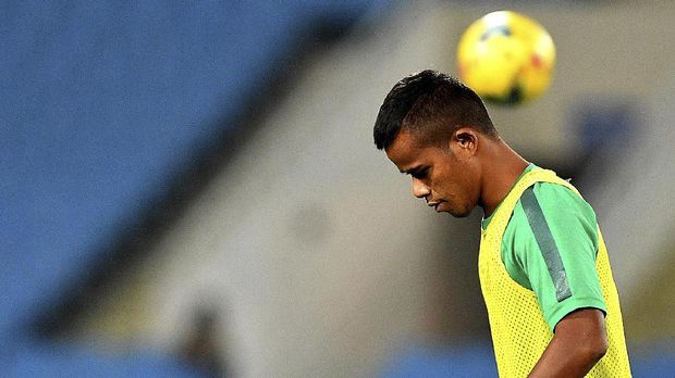 Manahati Lestusen masih berambisi memperkuat Timnas Indonesia.