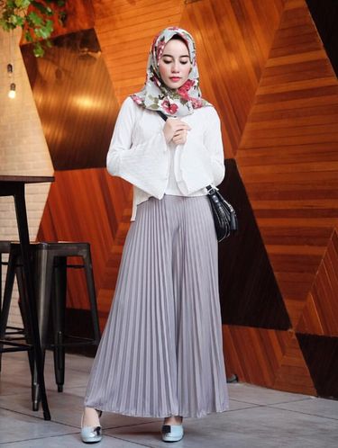 Foto: Ini Celana yang Tren Dipakai Selebgram Hijab