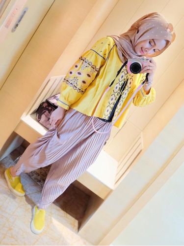 Foto: Ini Celana yang Tren Dipakai Selebgram Hijab