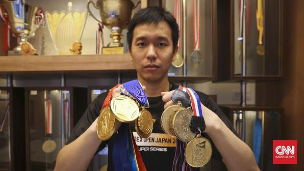 Pebulutangkis senior Hendra Setiawan berharap Kevin.Marcus konsisten pada tahun depan.