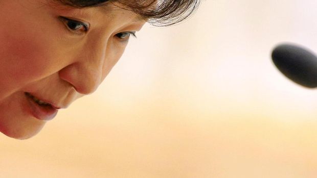 Presiden Korsel Park Geun-hye menunggu penetapan MK soal pemakzulannya. (REUTERS/Damir Sagolj)