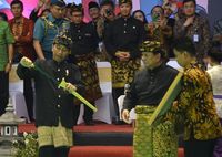 Gaya Lucu Pendekar Jokowi Dan Prabowo Di Arena Silat Baranews