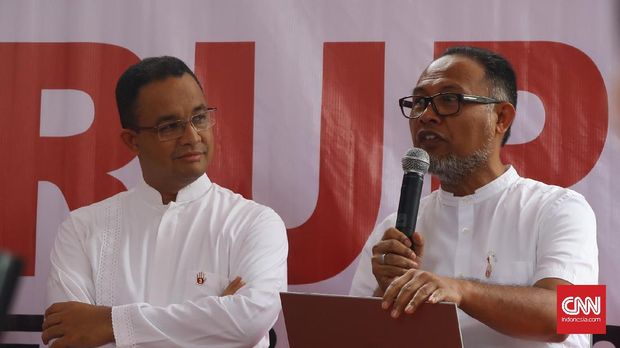 Juru Bicara Anies-Sandi, Bambang Widjojanto menyatakan ada indikasi koruptif dalam tata kelola Pemprov DKI Jakarta. (CNN Indonesia/Abi Sarwanto)