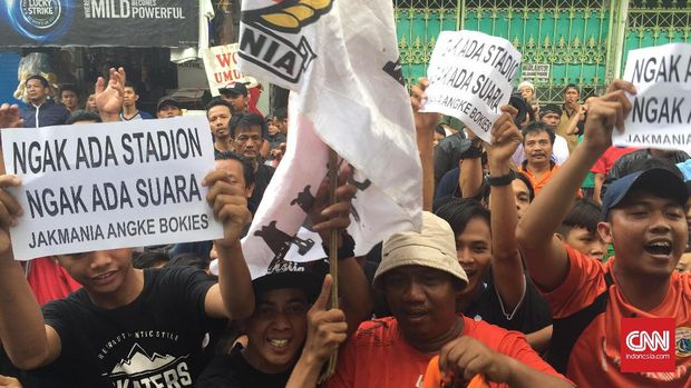 Persija Jakarta sempat kesulitan mendapatkan markas di sekitar wilayah Jakarta.