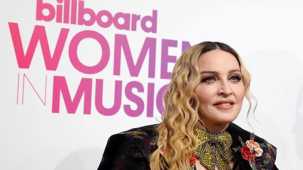 Madonna juga pernah melontarkan gurauan soal ingin meledakkan Gedung Putih. 