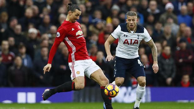 Zlatan Ibrahimovic membuang dua peluang emas di babak pertama.