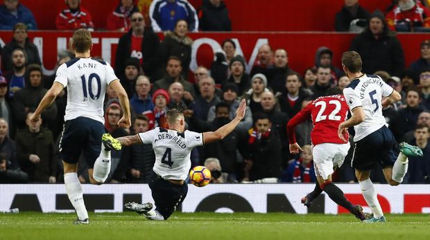 Henrikh Mkhitaryan mencetak gol untuk MU pada menit ke-29.