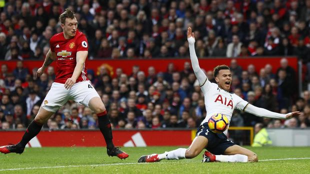 Lini pertahanan MU telah kebobolan 17 kali di Liga Primer Inggris.