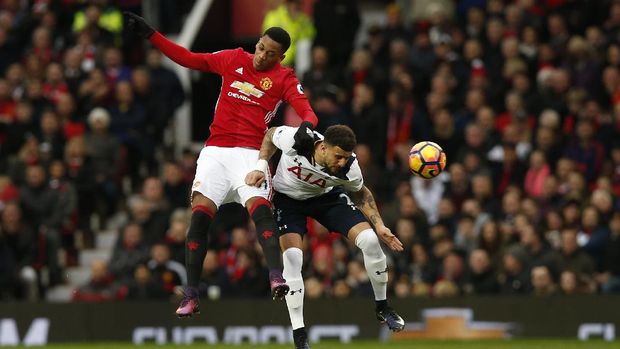 Tottenham dan MU kini berjarak enam poin di klasemen sementara Liga Primer.