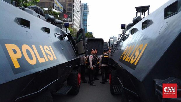 Live: Gelar Sidang Perdana Ahok