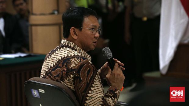 Live: Gelar Sidang Perdana Ahok