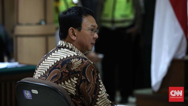 Ahok didakwa melakukan penistaan agama dan menimbulkan dampak politik bagi gubernur DKI Jakarta nonaktif. (CNN Indonesia/Safir Makki