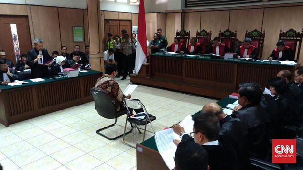 Live: Gelar Sidang Perdana Ahok