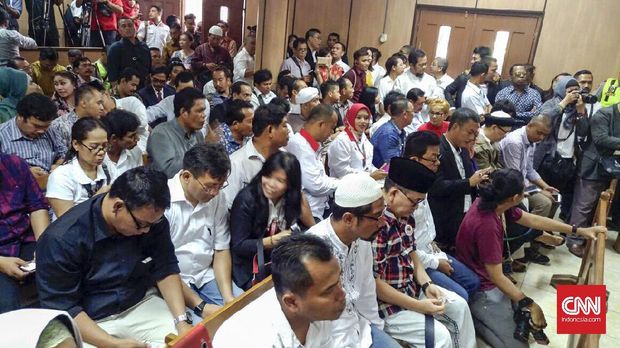Suasana sidang perdana Ahok.