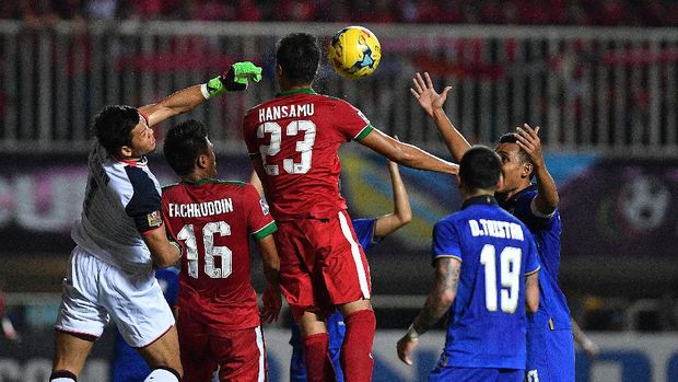 Fachruddin dan Hansamu Yama Pranata pernah bertandem ketika membela Timnas Indonesia di Piala AFF 2016.