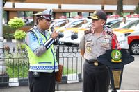 Kapolda Beri Penghargaan ke Aiptu Sutisna yang Dicakar Pegawai MA