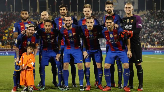 Murtaza mengikuti sesi foto tim Barcelona.