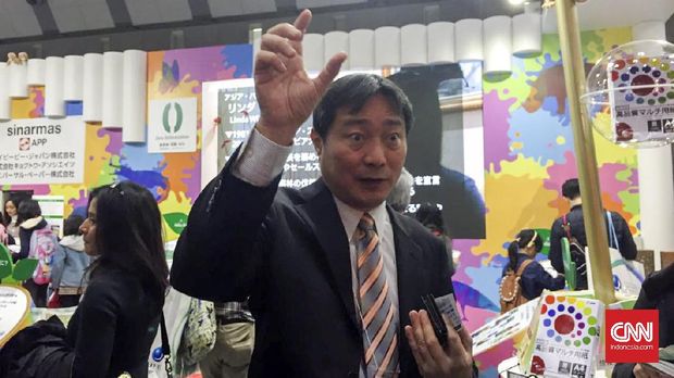 Tan Ui San, Kepala Perwakilan APP Jepang ketika menerangkan soal pangsa pasar APP kepada wartawan di Tokyo. (CNN Indonesia/Ike Agestu)